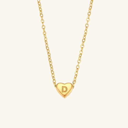 Collana in oro con iniziale a cuore