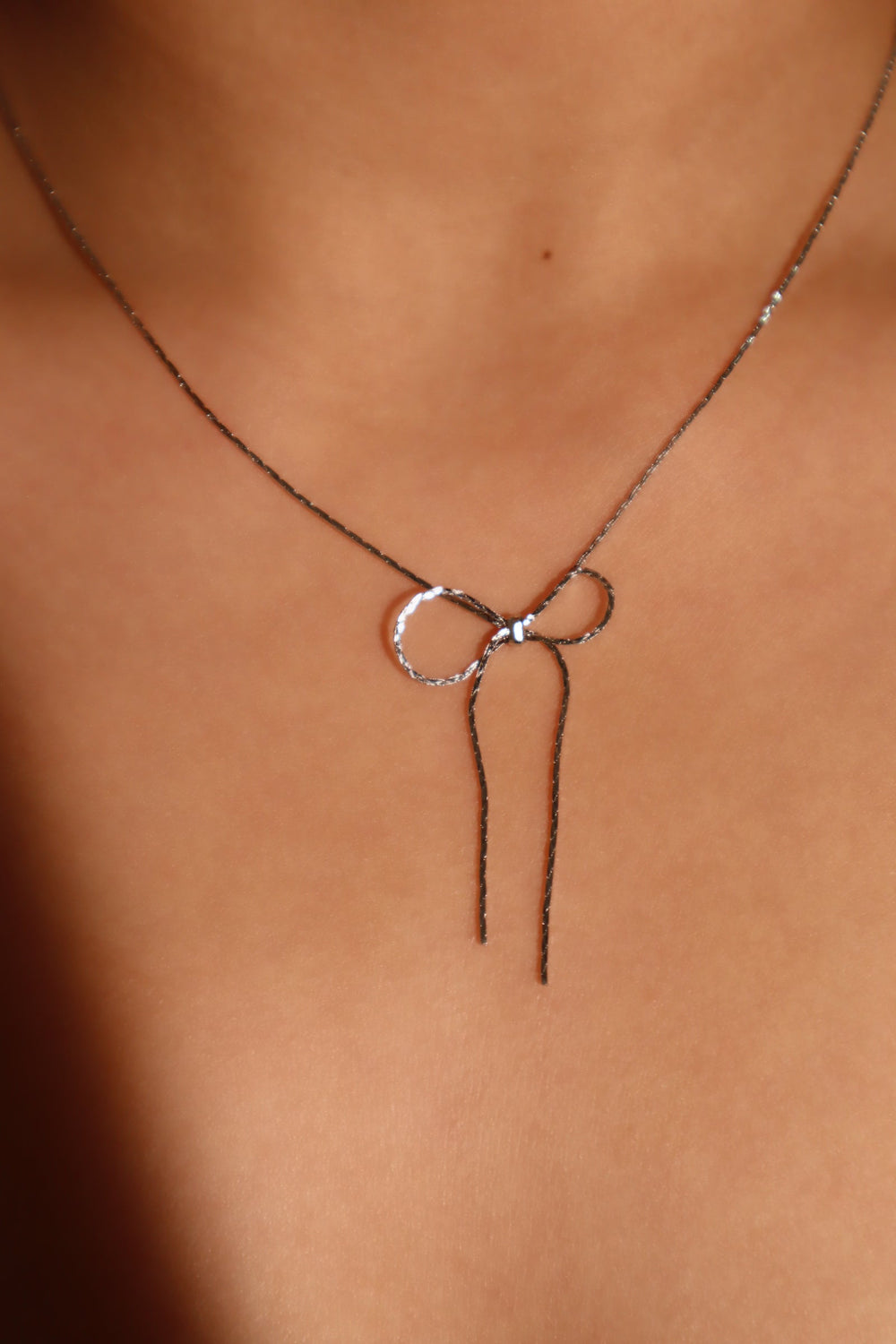 Collana con fiocco in acciaio inossidabile