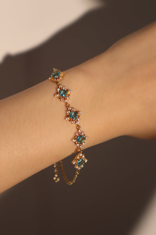Bracciale in pizzo con gemme blu