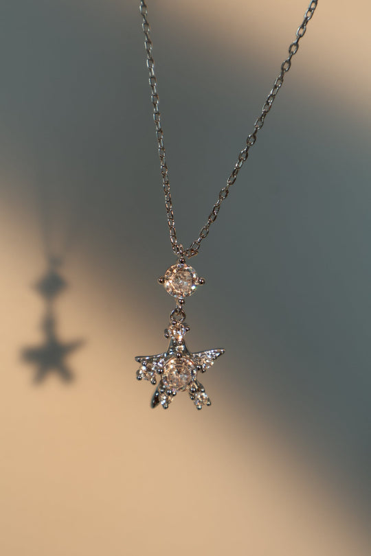 Collana con stella di diamanti