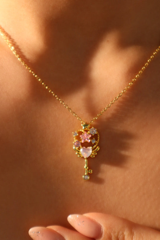 Collana con chiave magica