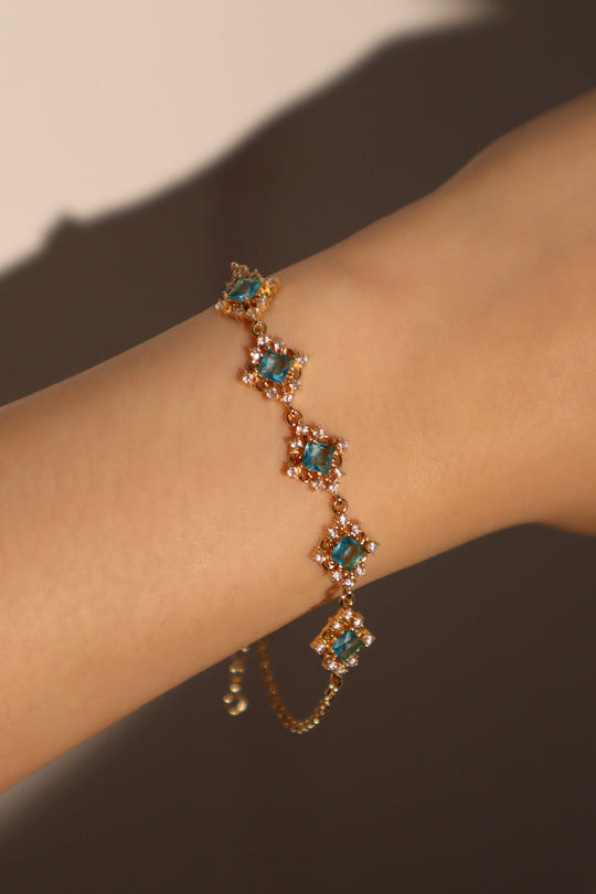 Bracciale in pizzo con gemme blu