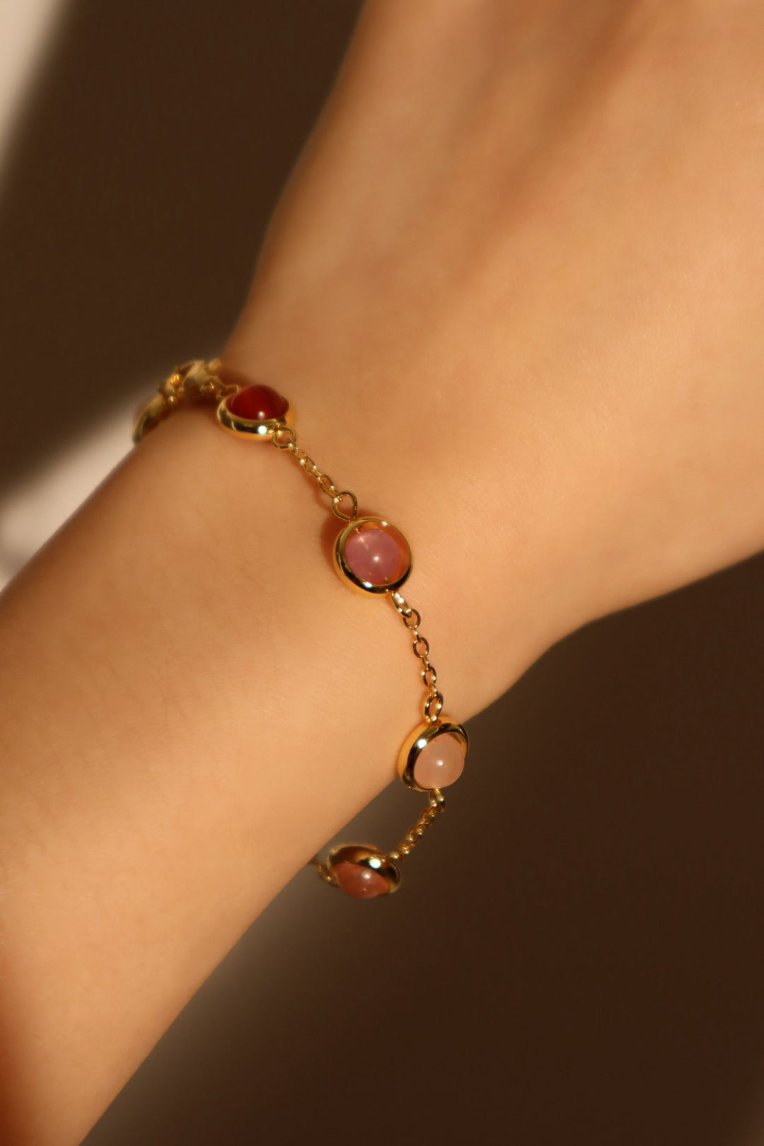 Bracciale con pietre di luna multicolore