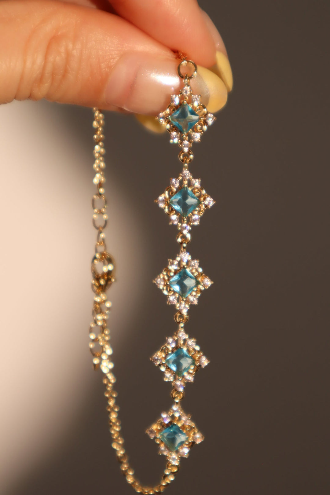 Bracciale in pizzo con gemme blu
