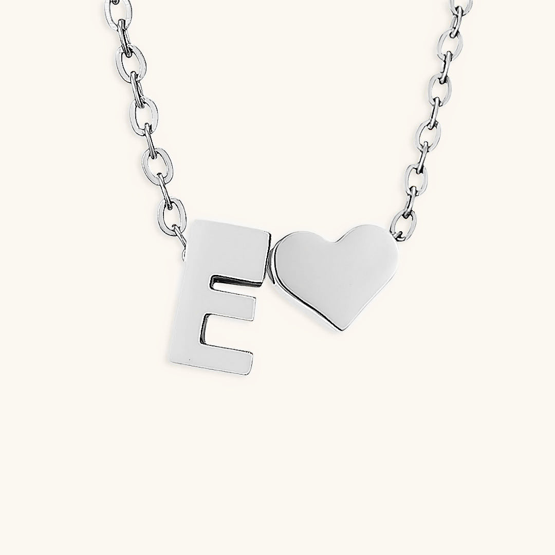 Collana con lettera iniziale Ria in oro
