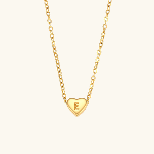 Collana in oro con iniziale a cuore