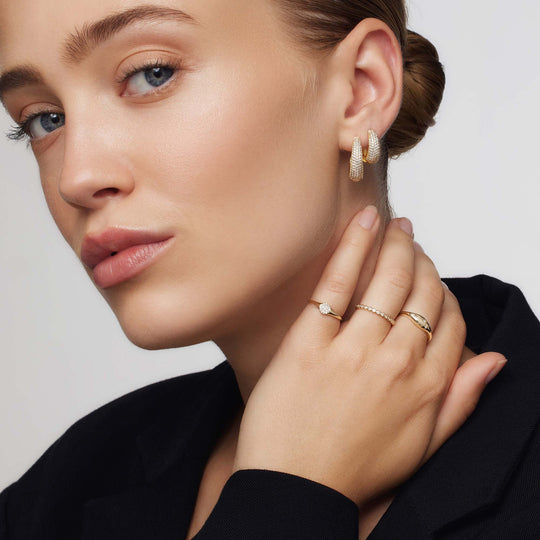 Anello con diamante a cupola