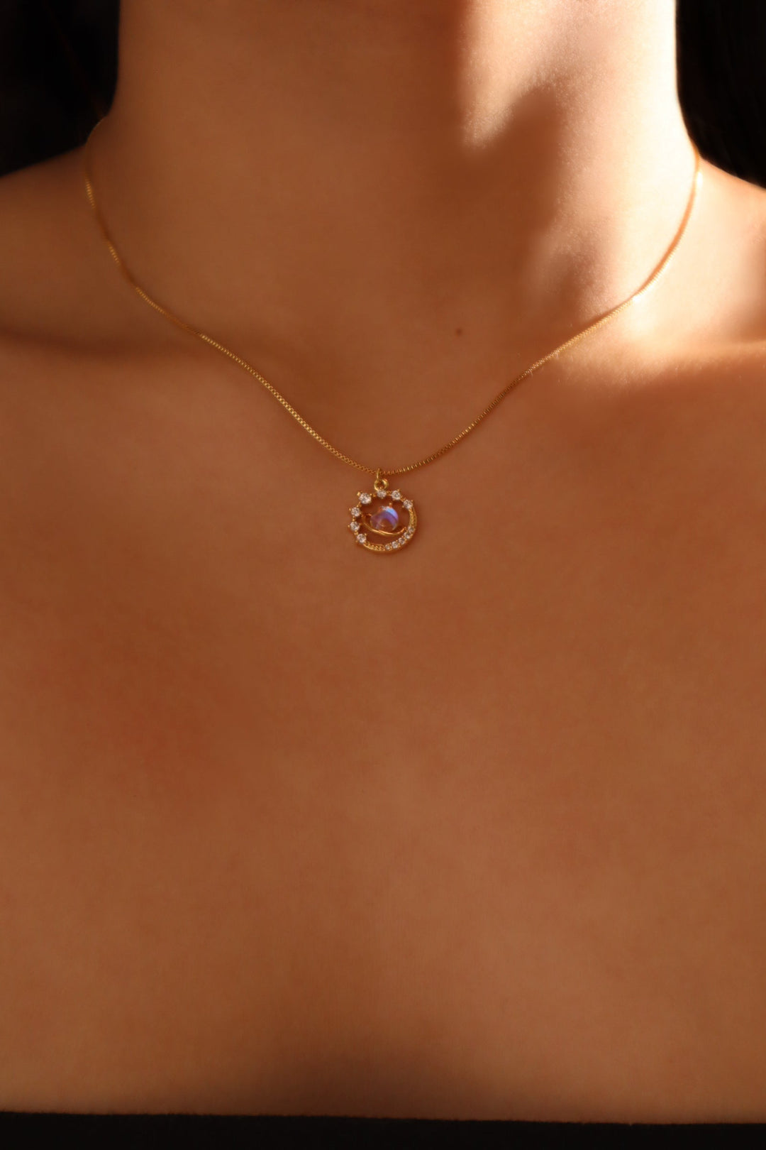 Collana con stella di Saturno e pietra di luna