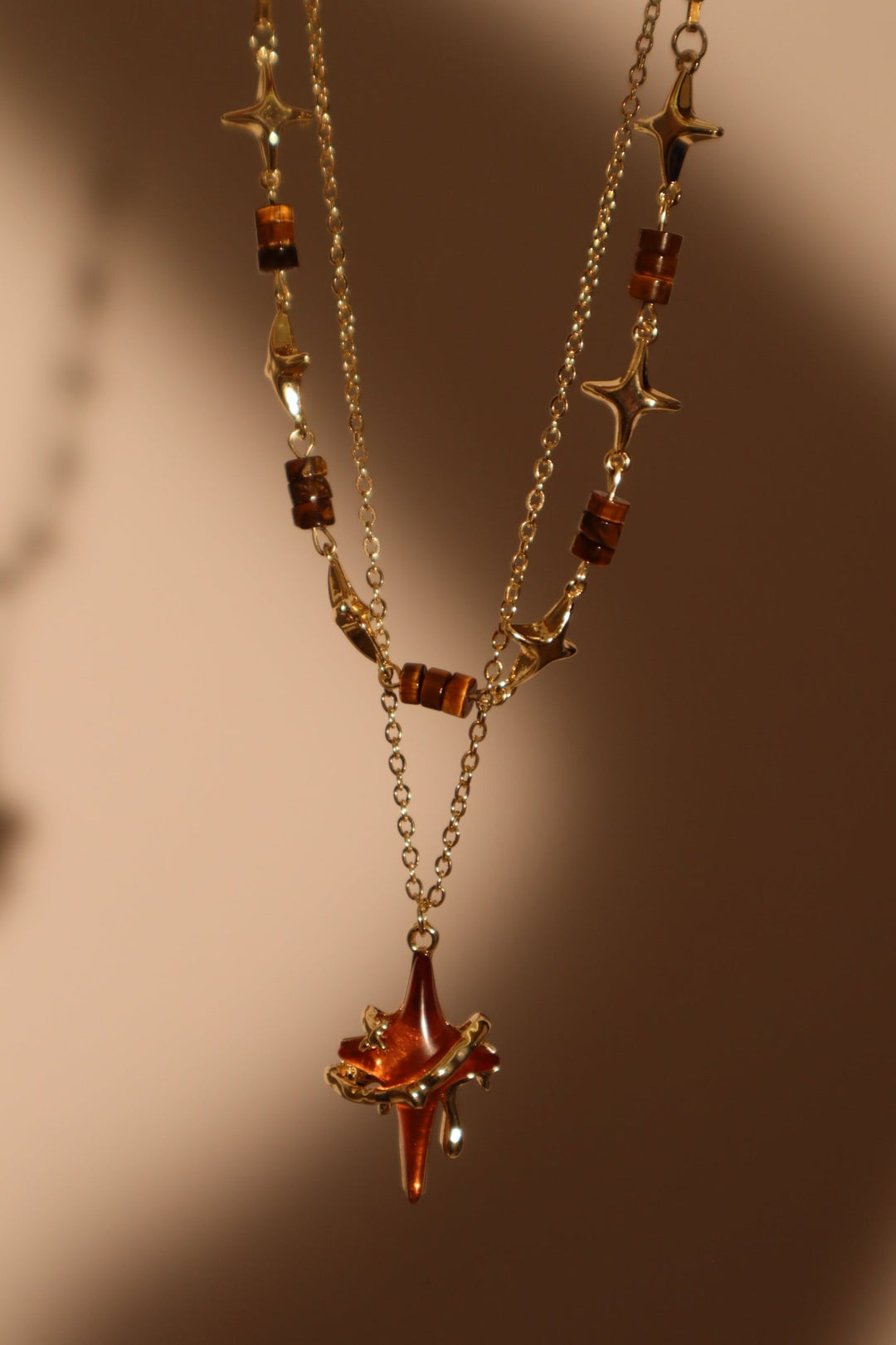 Collana con stella marrone Tigerite