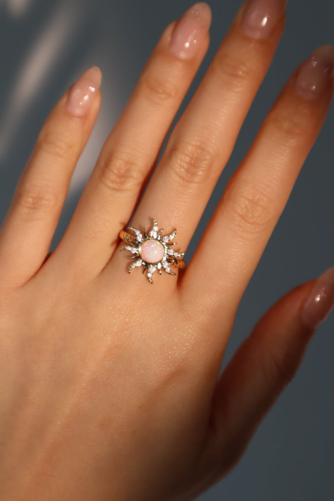 Anello Sole con Opale Bianco