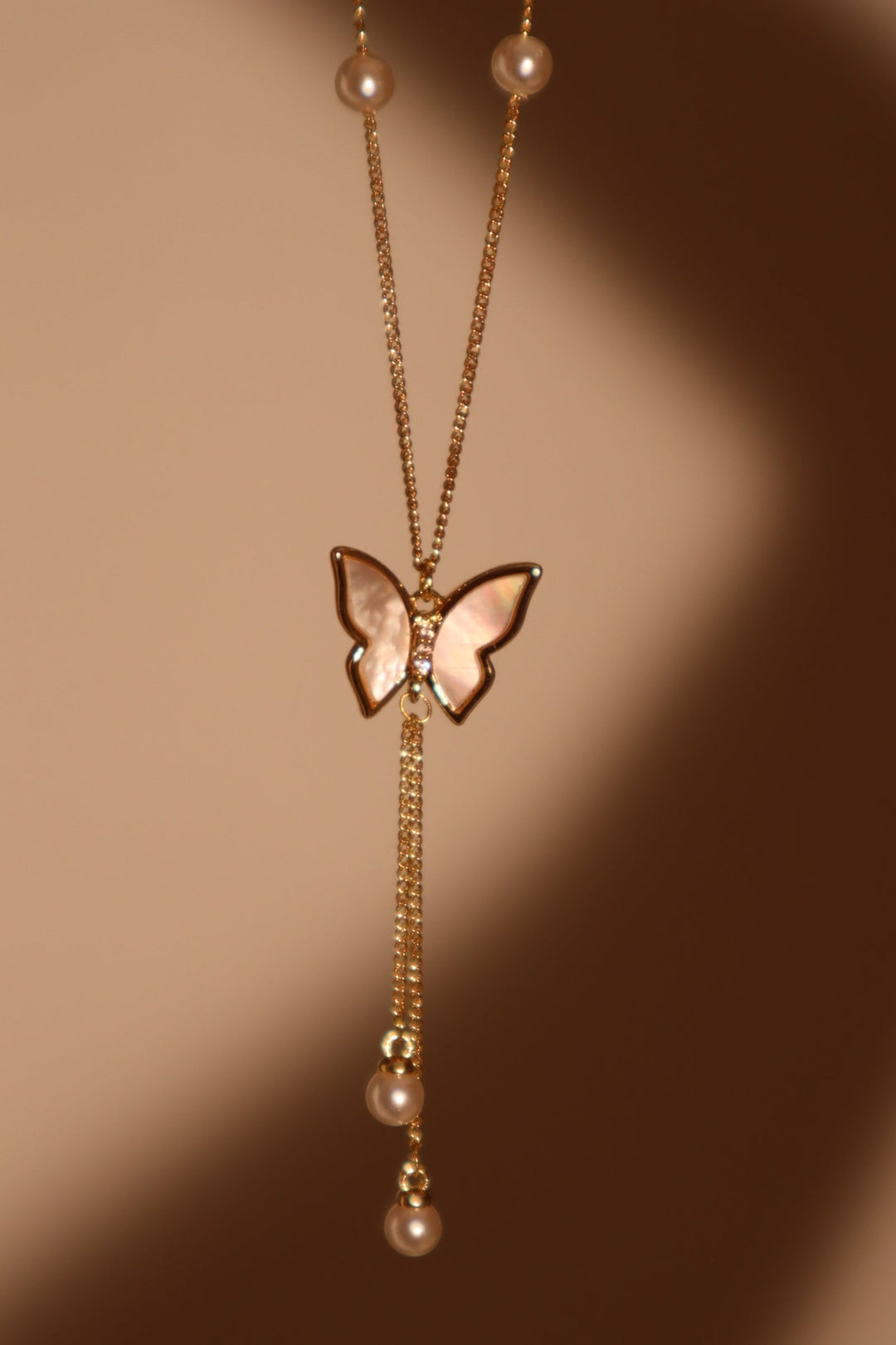 Collana di perle a farfalla