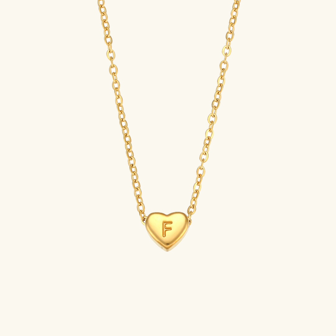 Collana in oro con iniziale a cuore