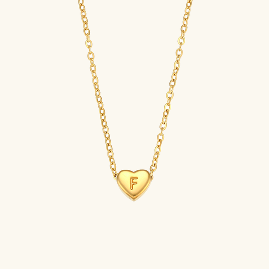 Collana in oro con iniziale a cuore