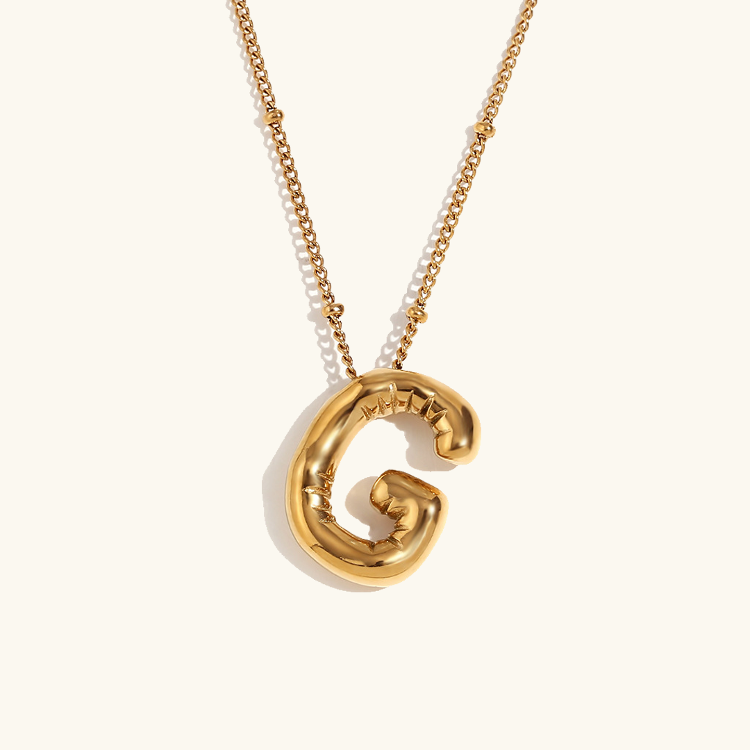 Collana con iniziale in oro a palloncino