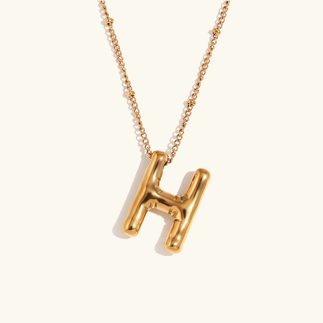 Collana con iniziale in oro a palloncino