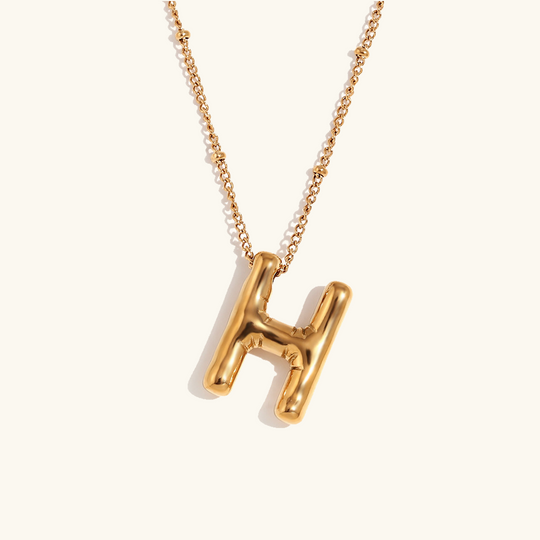 Collana con iniziale in oro a palloncino