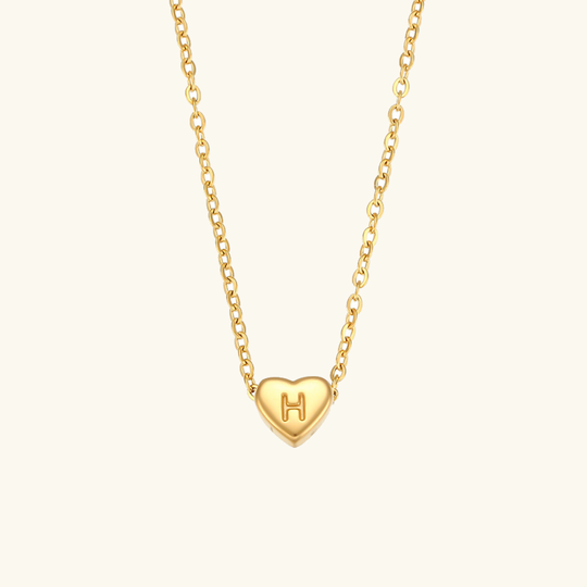 Collana in oro con iniziale a cuore