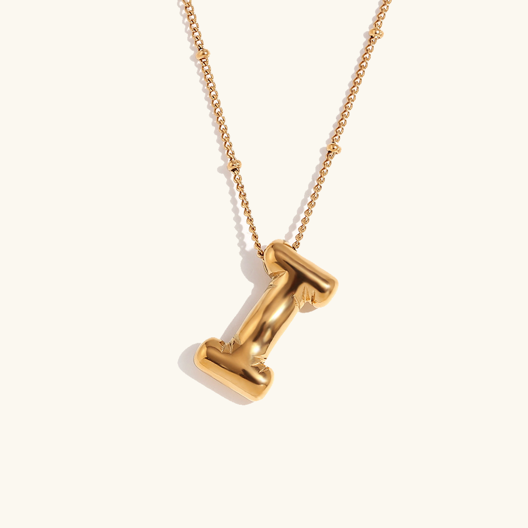 Collana con iniziale in oro a palloncino