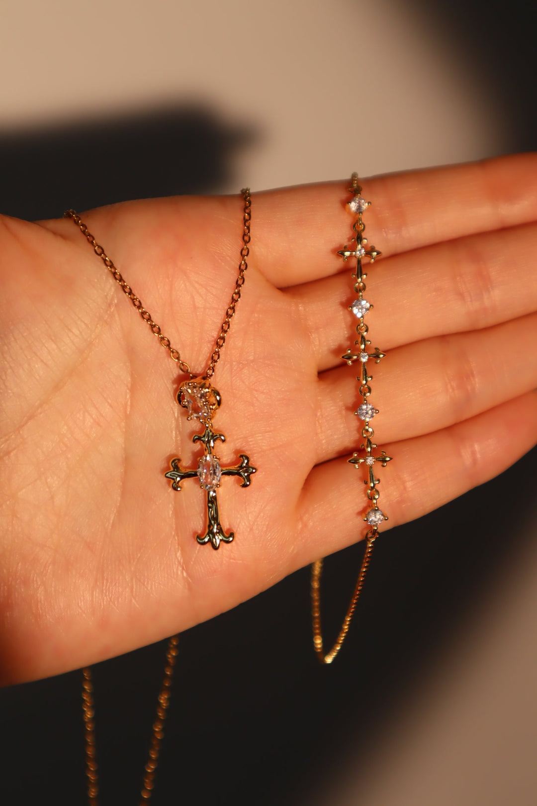 Bracciale con croce multidiamante
