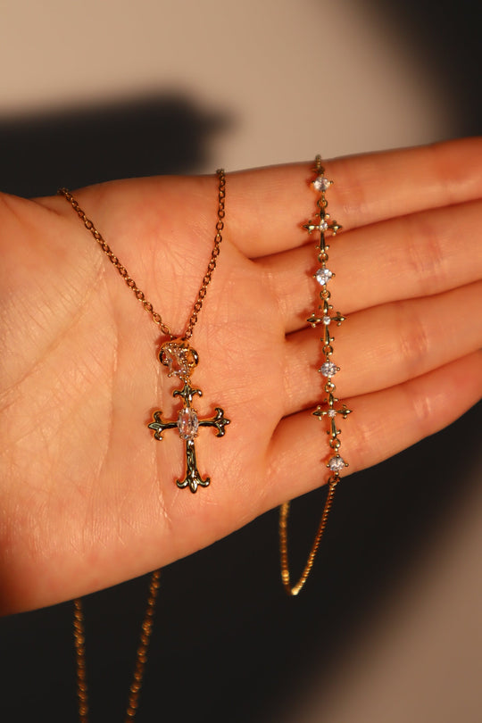 Bracciale con croce multidiamante