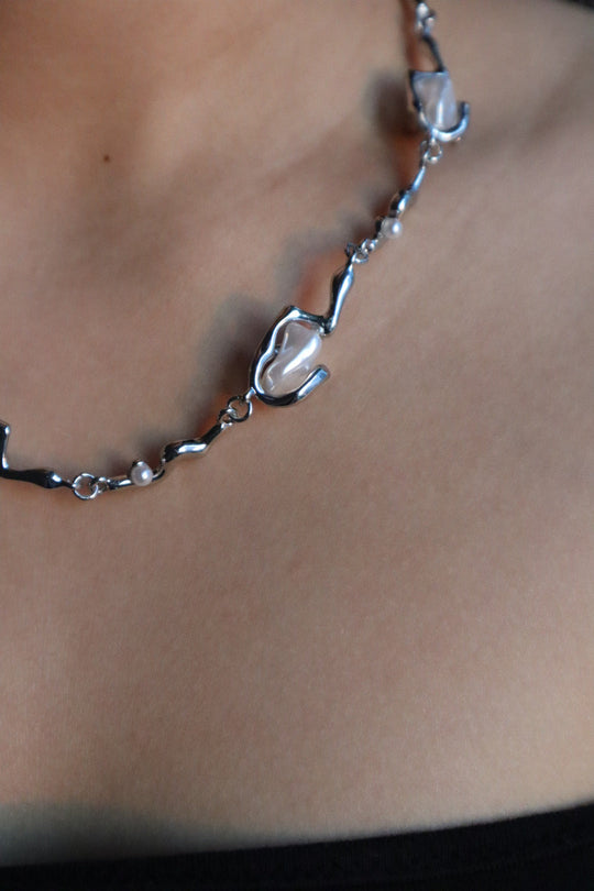 Collana di perle bianche