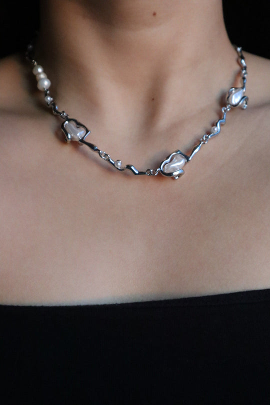 Collana di perle bianche