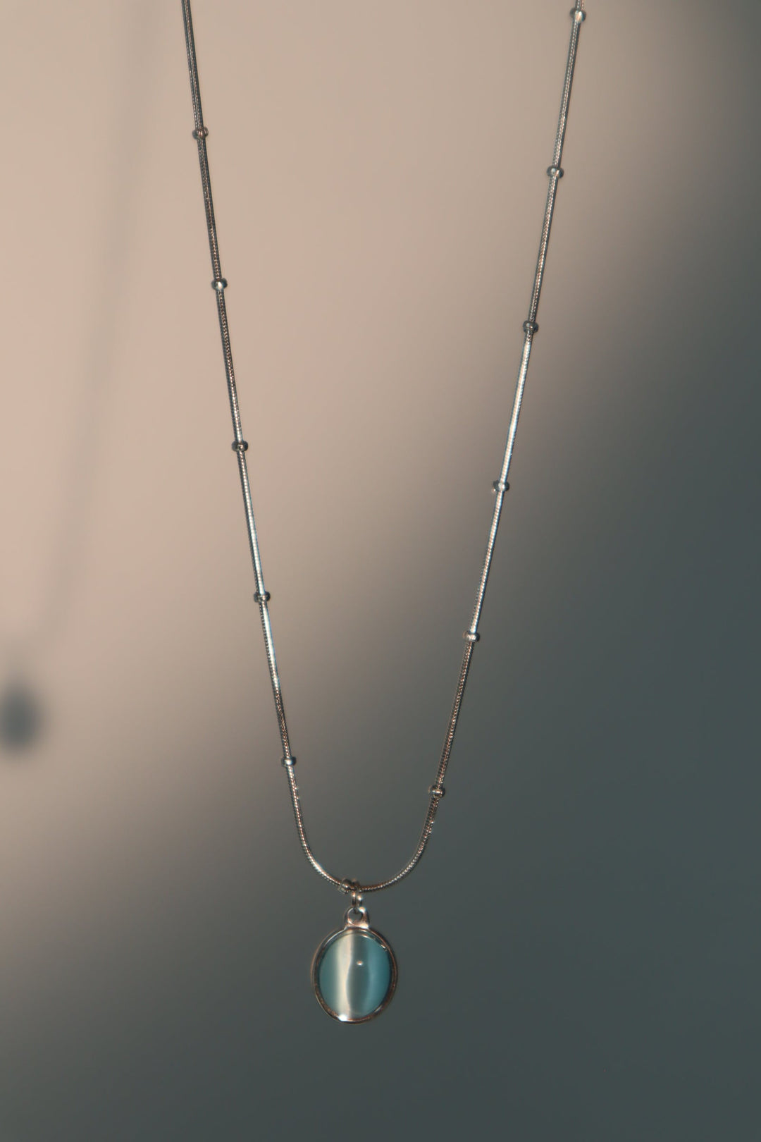 Collana con ciondolo in opale blu in acciaio inossidabile
