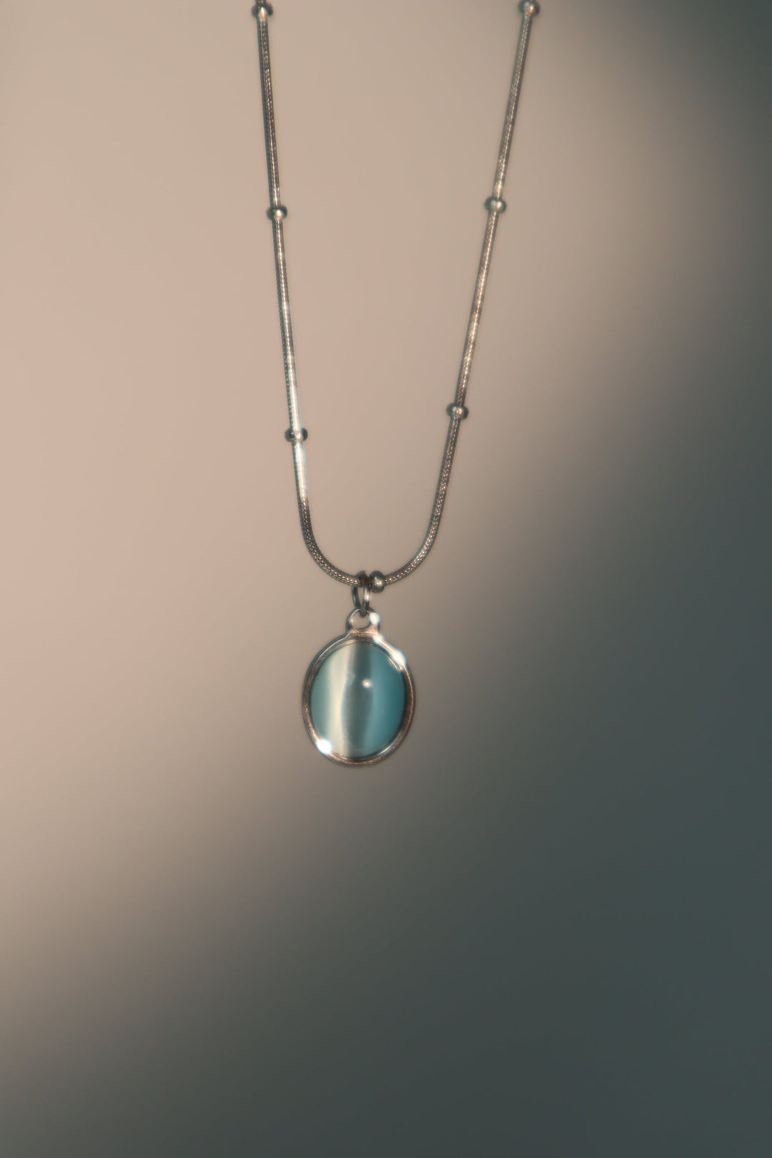 Collana con ciondolo in opale blu in acciaio inossidabile