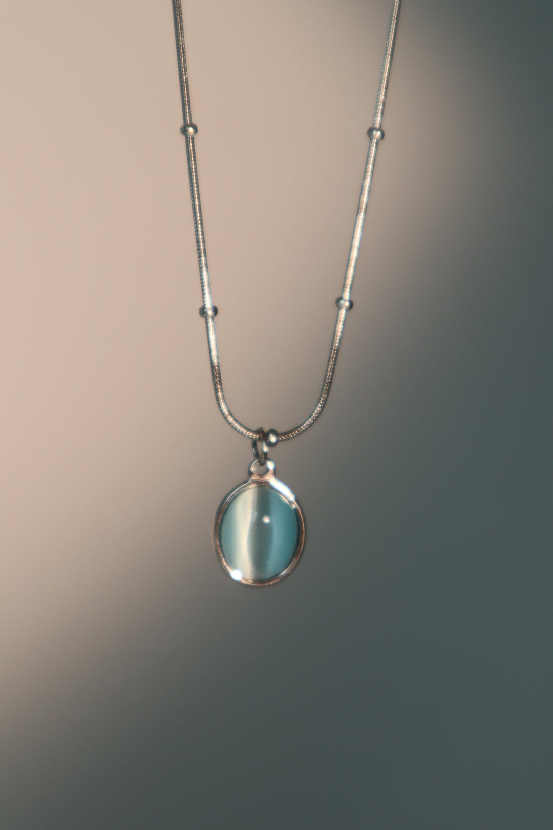 Collana con ciondolo in opale blu in acciaio inossidabile