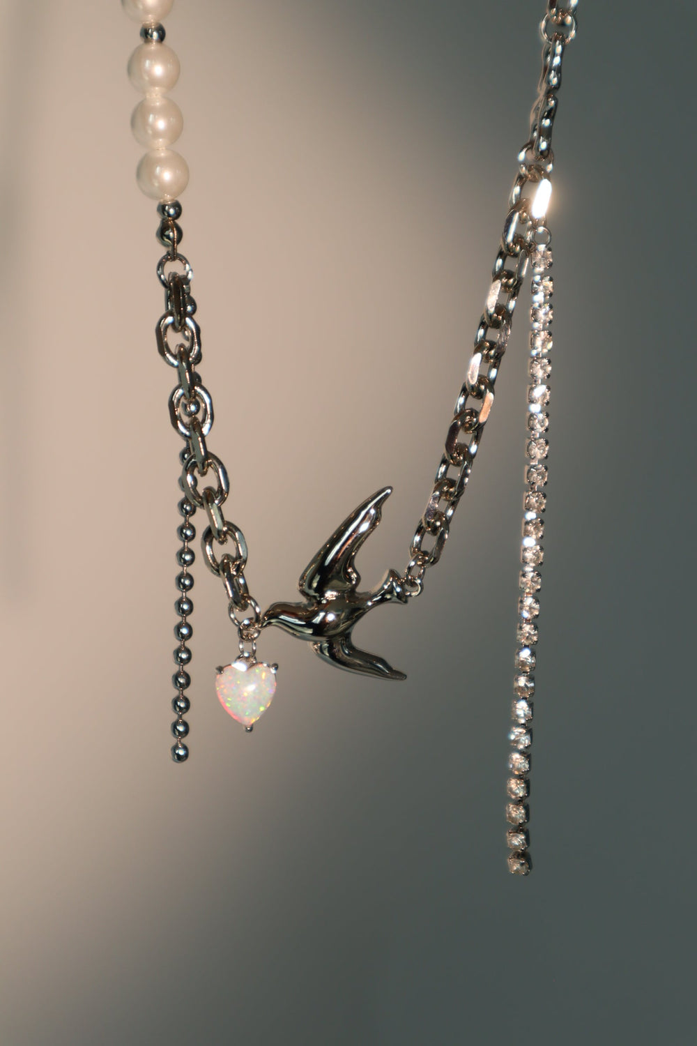 Collana Piccione in Opale Bianco