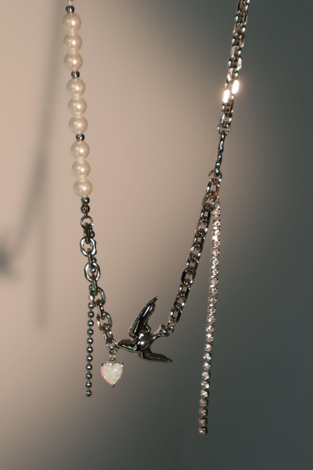 Collana Piccione in Opale Bianco