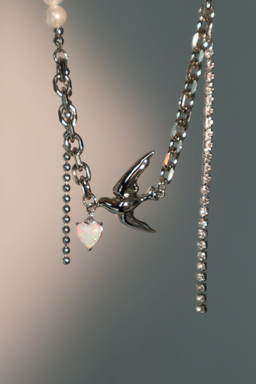 Collana Piccione in Opale Bianco