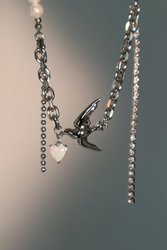 Collana Piccione in Opale Bianco