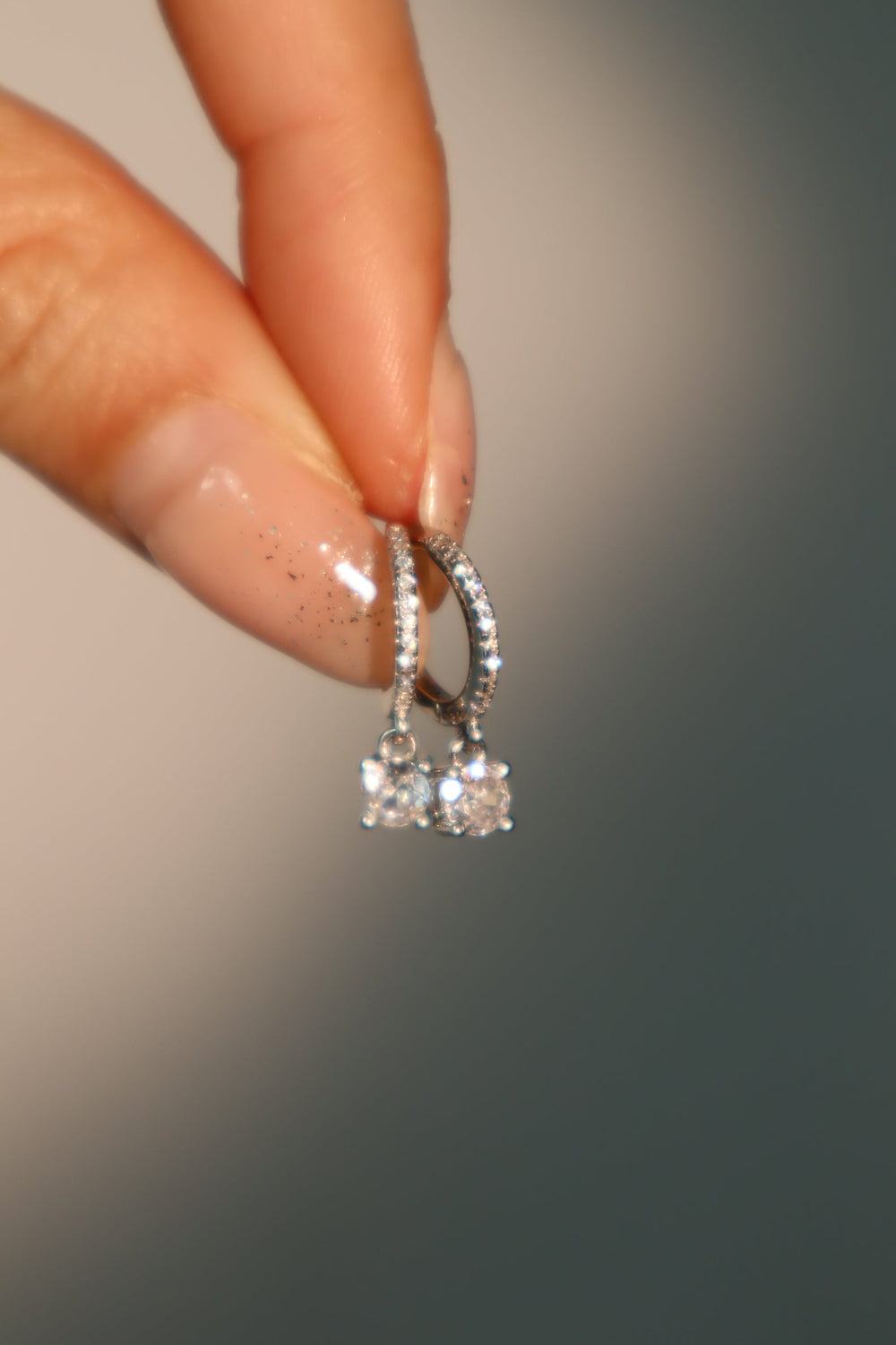 orecchini a cerchio con diamanti