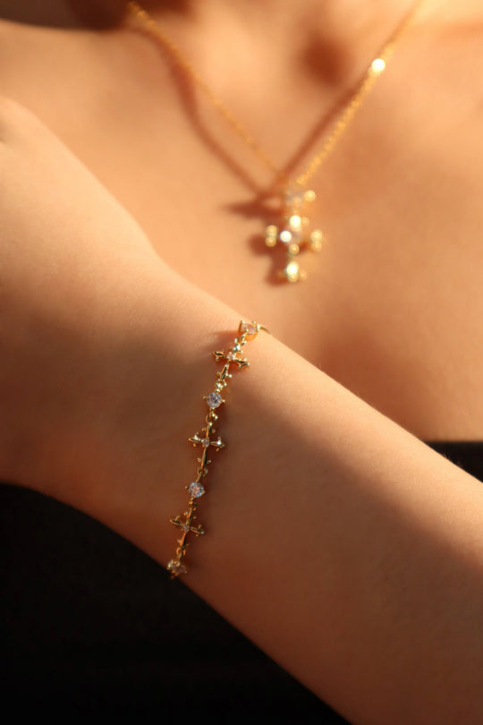 Bracciale con croce multidiamante