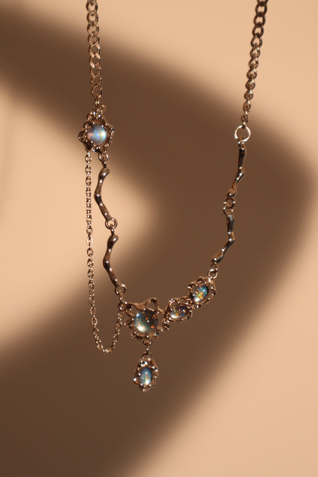 Collana pendente con pietra di luna