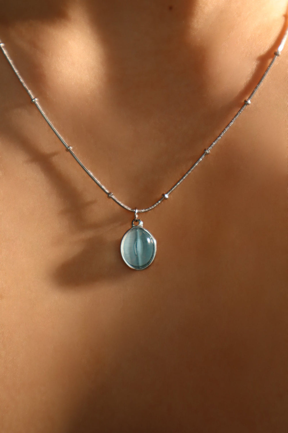 Collana con ciondolo in opale blu in acciaio inossidabile