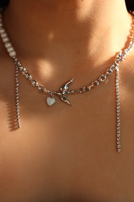 Collana Piccione in Opale Bianco