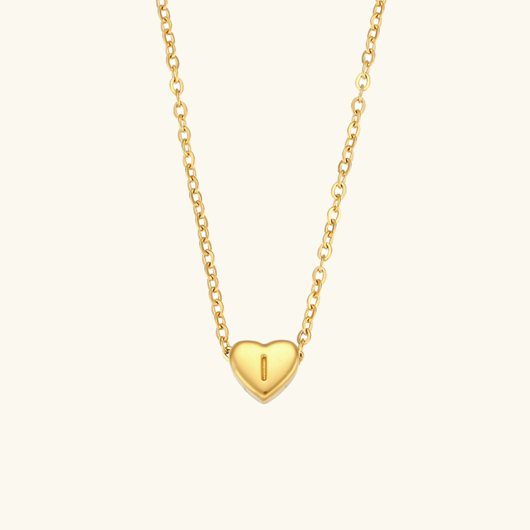 Collana in oro con iniziale a cuore