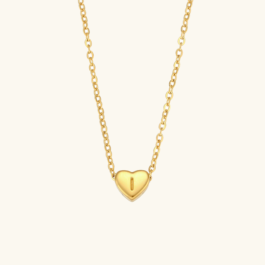 Collana in oro con iniziale a cuore