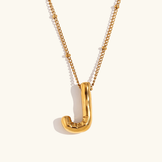 Collana con iniziale in oro a palloncino