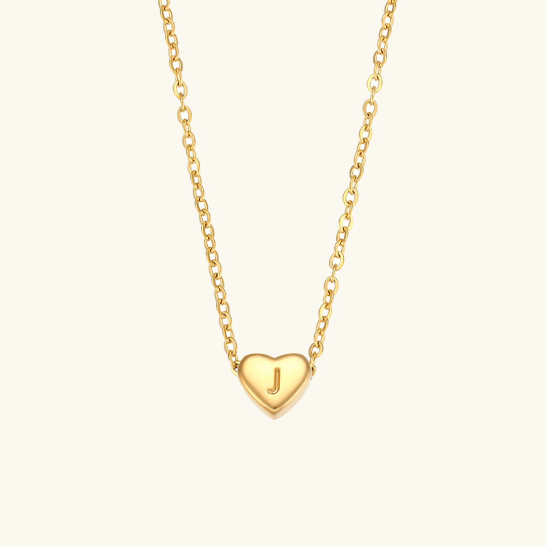 Collana in oro con iniziale a cuore