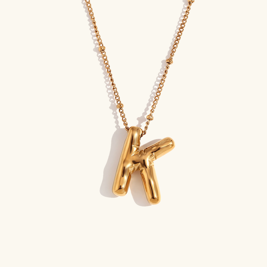 Collana con iniziale in oro a palloncino