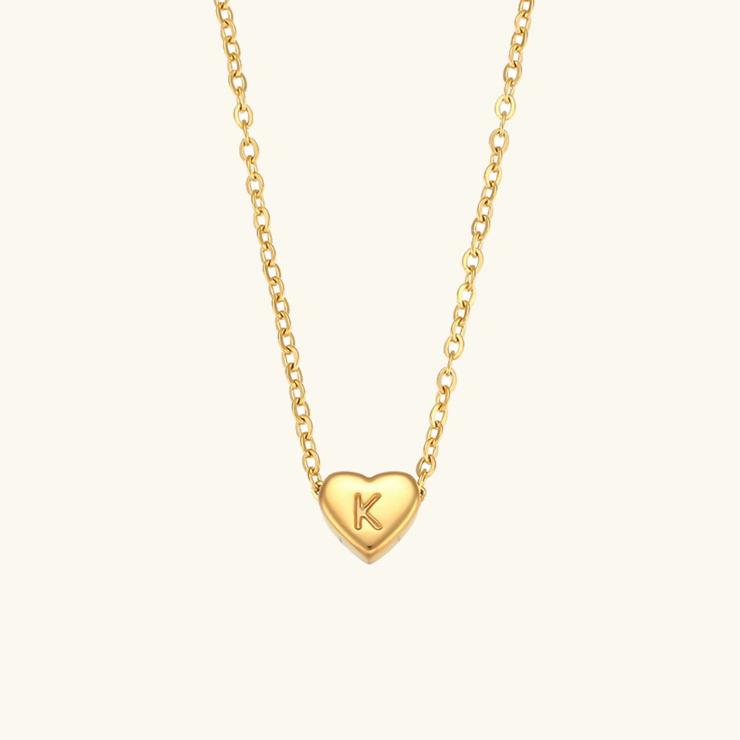 Collana in oro con iniziale a cuore