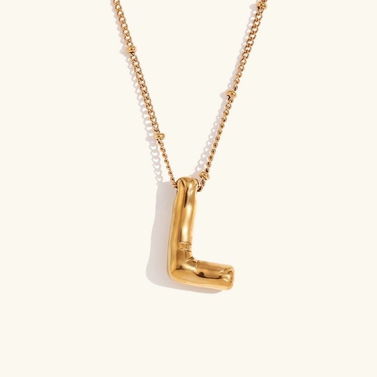 Collana con iniziale in oro a palloncino