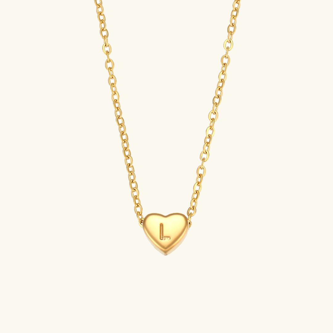 Collana in oro con iniziale a cuore