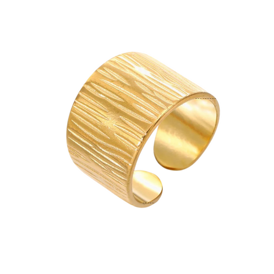 Anello a fascia larga testurizzata