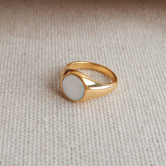 Anello in oro con madreperla