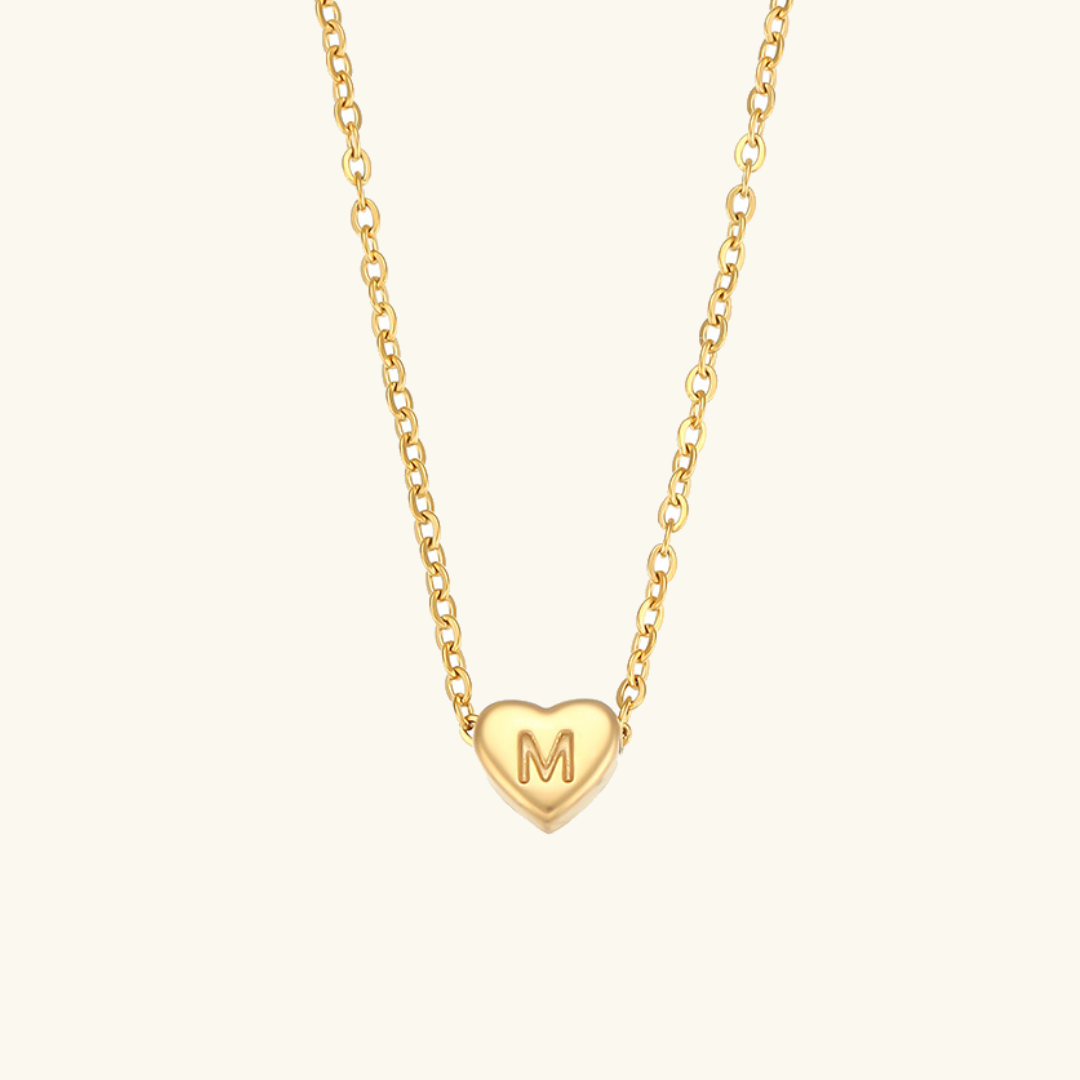 Collana in oro con iniziale a cuore