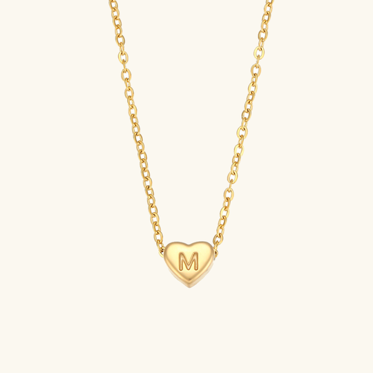 Collana in oro con iniziale a cuore
